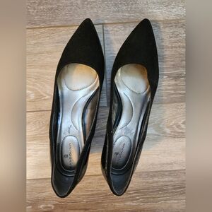 Bandolino Black Heels Sleek Minimalist Design